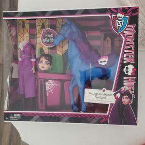 Monster High G1 Headless Headmistress Bloodgood doll and Nightmare horse playset